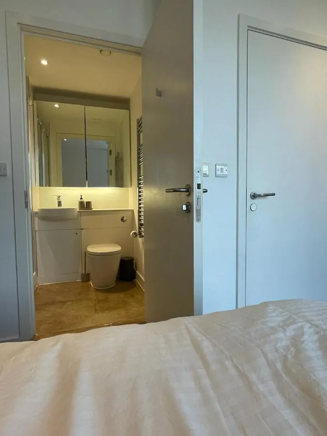 Luxury En-Suite Room Olympic Village In Shared Apartment London Rum i privatbostad
