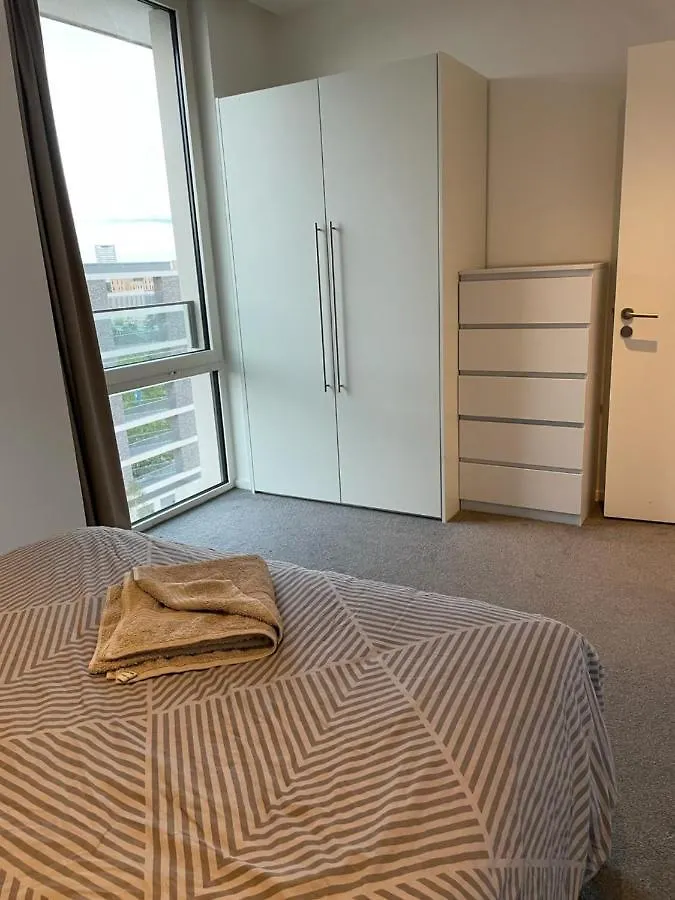 Rum i privatbostad Luxury En-Suite Room Olympic Village In Shared Apartment London