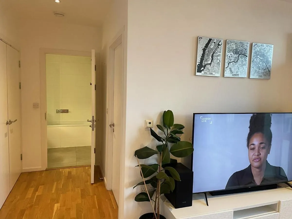 Luxury En-Suite Room Olympic Village In Shared Apartment London