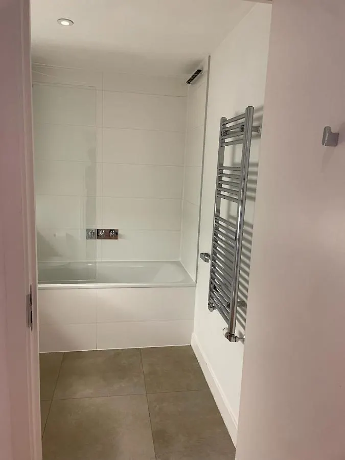 Luxury En-Suite Room Olympic Village In Shared Apartment London 0*,  Storbritannien