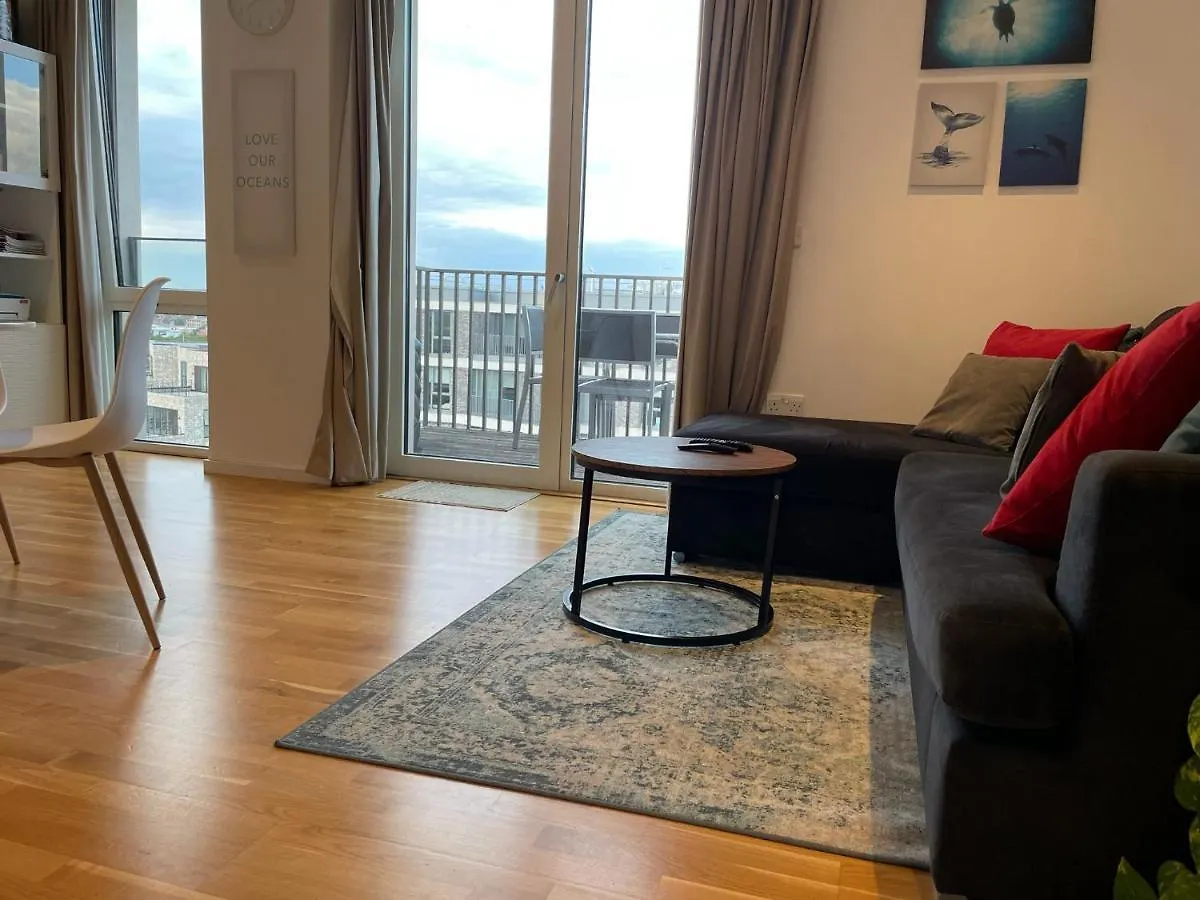 Rum i privatbostad Luxury En-Suite Room Olympic Village In Shared Apartment London
