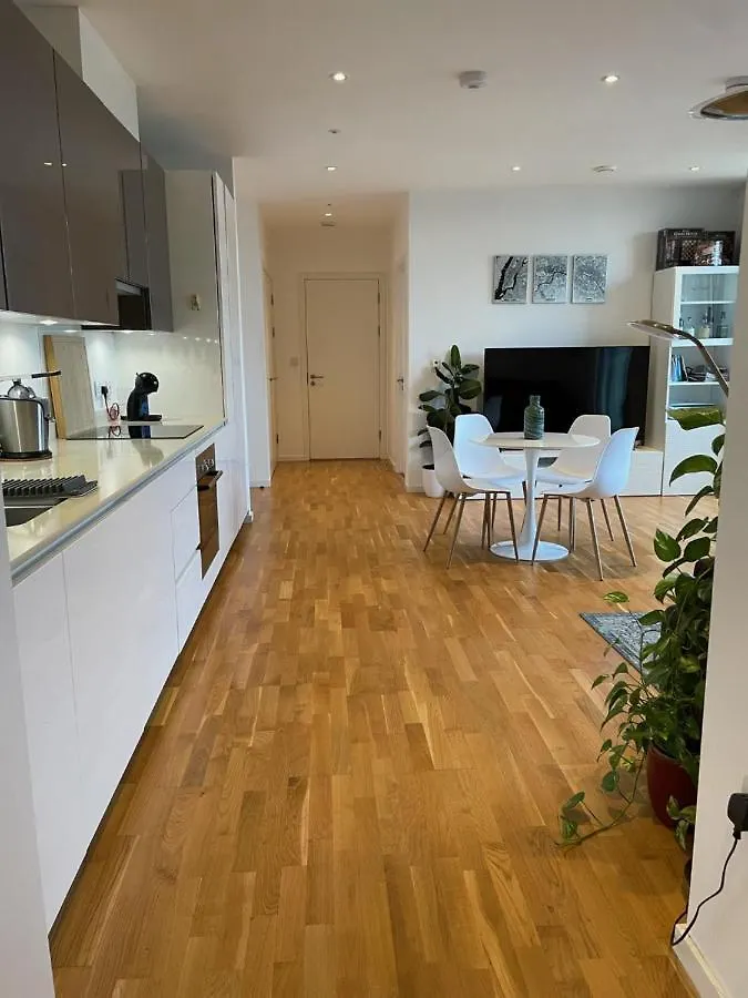 Luxury En-Suite Room Olympic Village In Shared Apartment London Rum i privatbostad