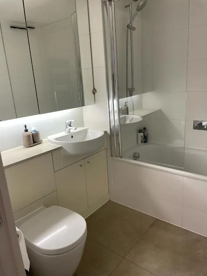 Luxury En-Suite Room Olympic Village In Shared Apartment London Storbritannien