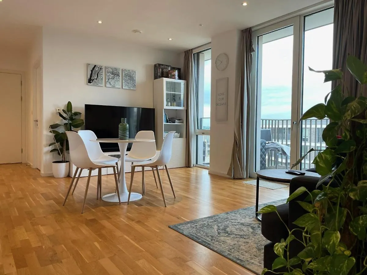 Luxury En-Suite Room Olympic Village In Shared Apartment London