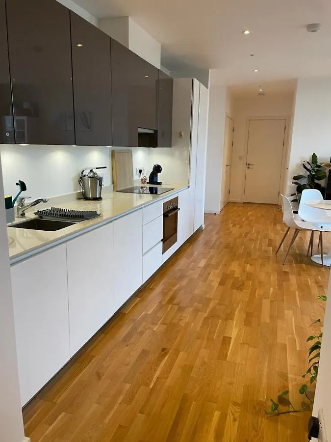 Rum i privatbostad Luxury En-Suite Room Olympic Village In Shared Apartment London